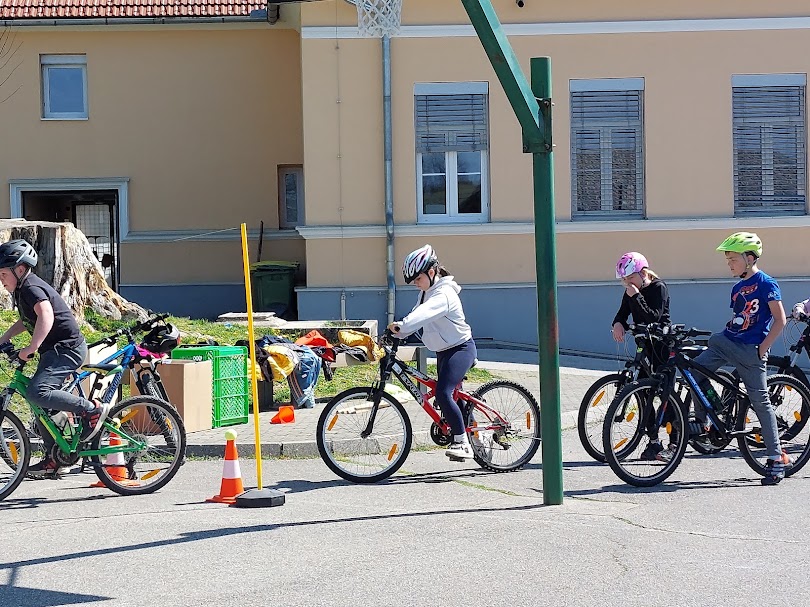 Spretnostno kolesarski poligon na PŠ Podgrad